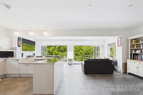 4 bedroom detached house for sale, Station Road, Crowhurst