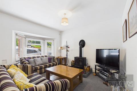 4 bedroom detached house for sale, Station Road, Crowhurst