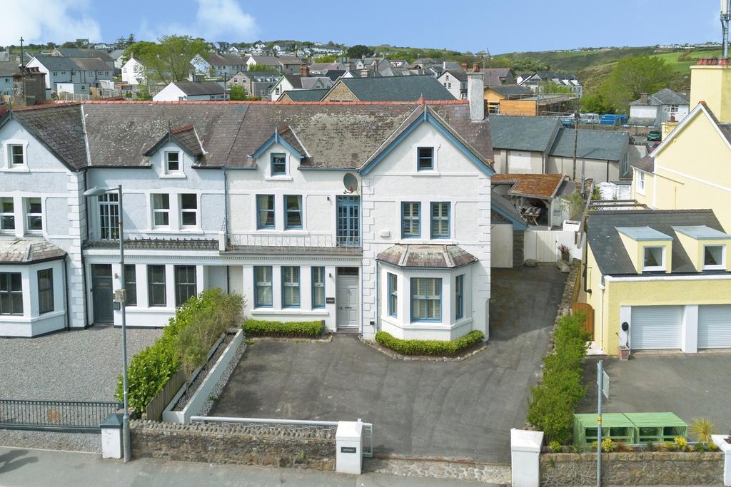 6 bedroom semi-detached house for sale