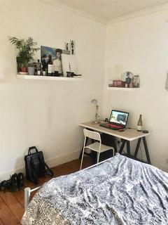 1 bedroom in a house share to rent, Grove Green Road, London