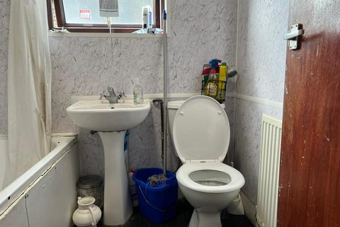 1 bedroom in a house share to rent, Grove Green Road, London
