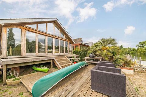 The Island, Thames Ditton KT7