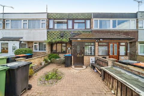 Terraced house - Gairloch Avenue, Bletchley, Milton Keynes, MK2