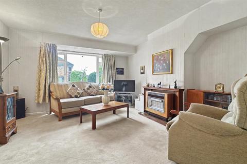 3 bedroom semi-detached house for sale, Chiltern Close, Farnborough