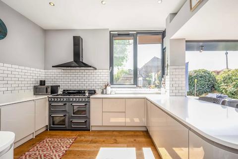 4 bedroom semi-detached house for sale, Broomfield, Sunbury-On-Thames TW16