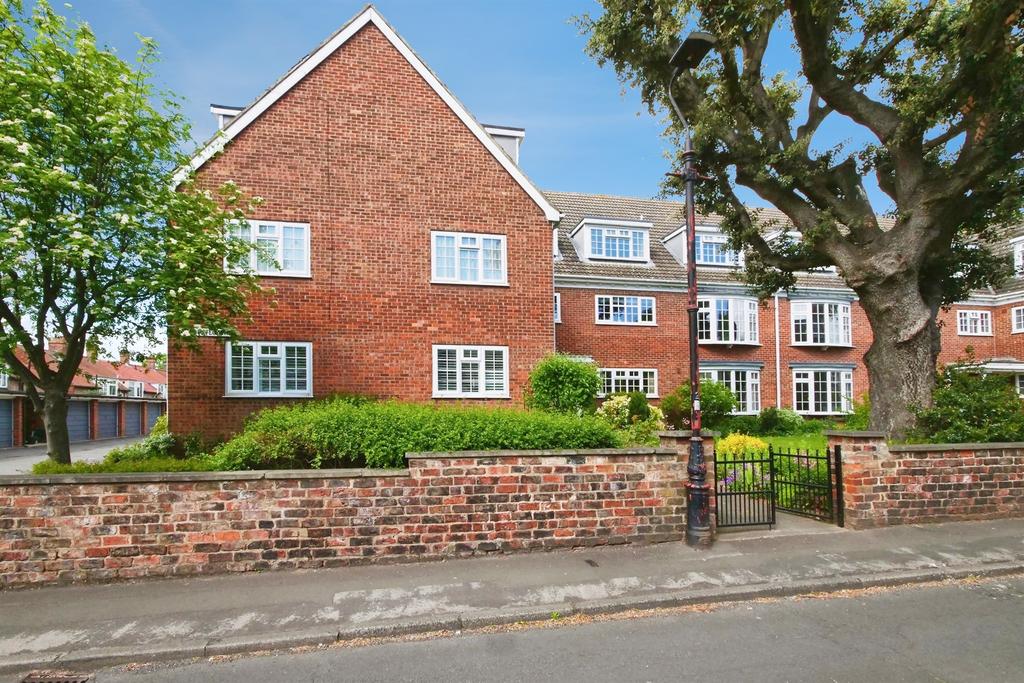 Arncliffe Mews, York - View 2