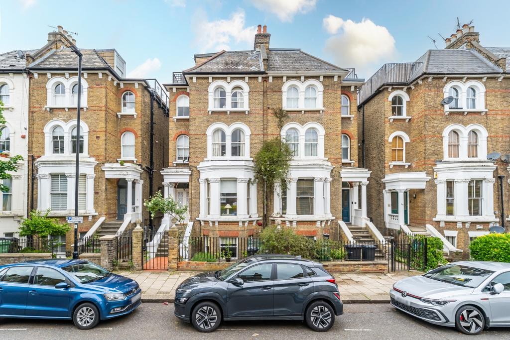 Victoria Rise Clapham Victoria Rise London SW4 Studio - £1,600 pcm (£369 pw)
