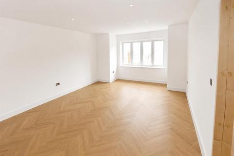 4 bedroom detached house for sale, Baltic Road, Tonbridge