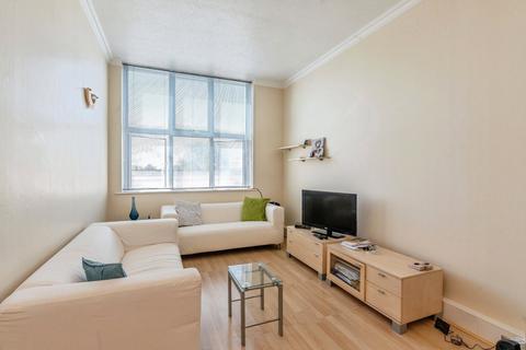 1 bedroom flat for sale, Princess Margaret Road, East Tilbury, Tilbury, Essex, RM18