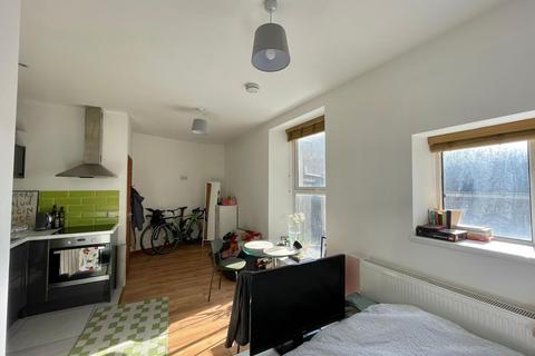 1 bedroom flat to rent, Walter Road, Swansea, SA1
