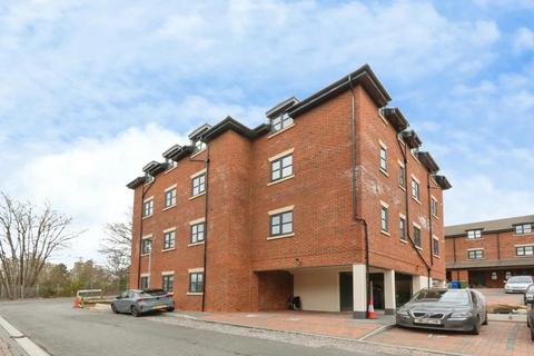 2 bed flat/apartment for rent in crescent drive, Aldershot GU12
