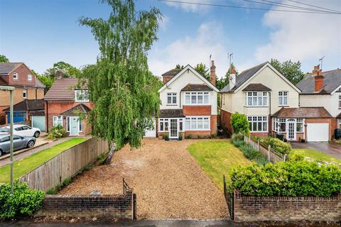 ST JOHNS ROAD, LEATHERHEAD, KT22