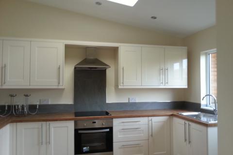 2 bedroom semi-detached house to rent, Warris Close , Kimberworth park, Rotherham S61 3PU