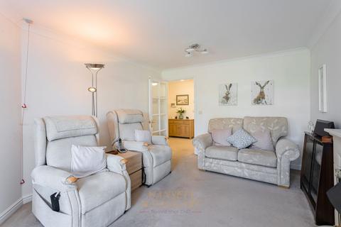 2 bedroom flat for sale, Massetts Road, Horley RH6