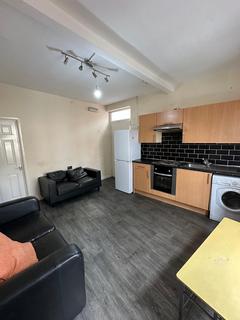3 bedroom apartment to rent, 11b Hyde Park Road LS6
