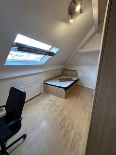3 bedroom apartment to rent, 11b Hyde Park Road LS6