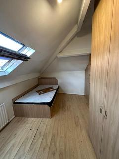 3 bedroom apartment to rent, 11b Hyde Park Road LS6