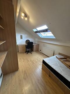 3 bedroom apartment to rent, 11b Hyde Park Road LS6