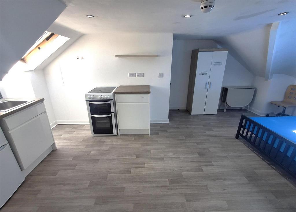 Apartment in Bournemouth - View 3