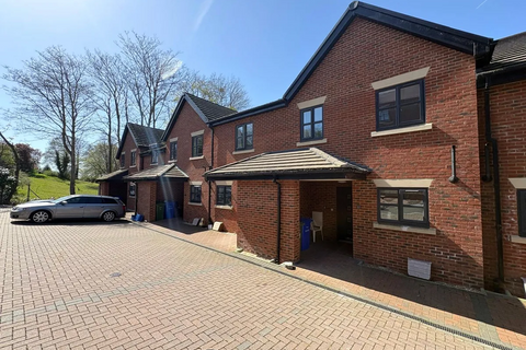 3 bed terraced house for rent in Hampshire GU12