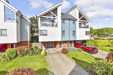 4 bedroom semi-detached house for sale, Moncrieff Gardens, Hythe CT21