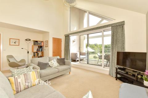 4 bedroom semi-detached house for sale, Moncrieff Gardens, Hythe CT21