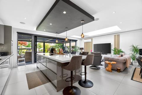4 bedroom detached house for sale, Blakes Avenue, New Malden