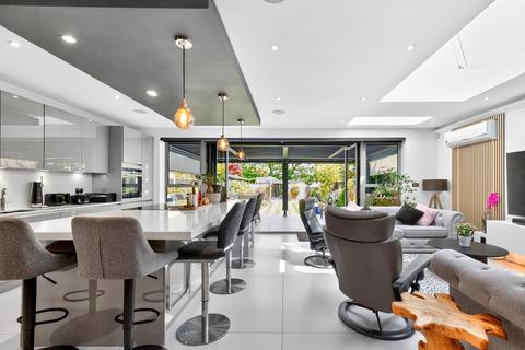 4 bedroom detached house for sale, Blakes Avenue, New Malden