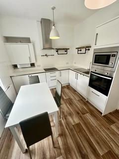 3 bedroom apartment to rent, Roseberry Street, Dundee,