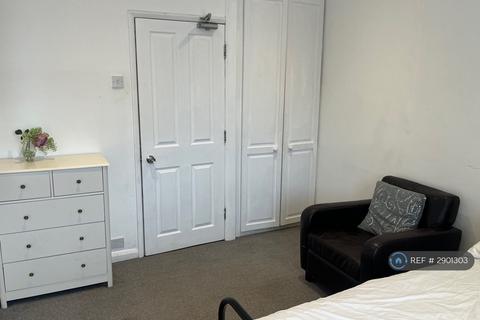 1 bedroom in a house share to rent, Colonial Road, Slough, SL1
