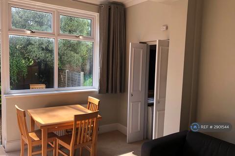1 bedroom flat to rent, Balham Grove, London, SW12