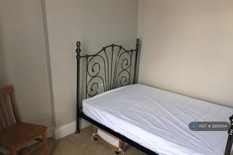 1 bedroom flat to rent, Balham Grove, London, SW12