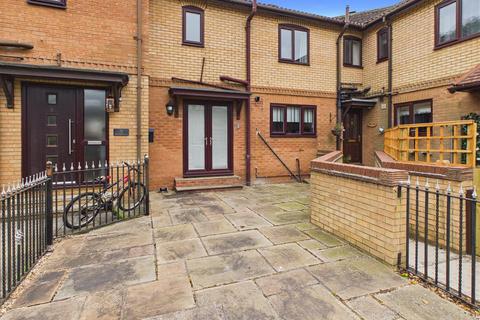 2 bedroom terraced house for sale, Riverside Court, Hessle