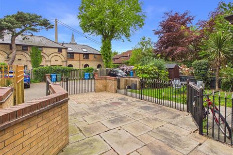 2 bedroom terraced house for sale, Riverside Court, Hessle