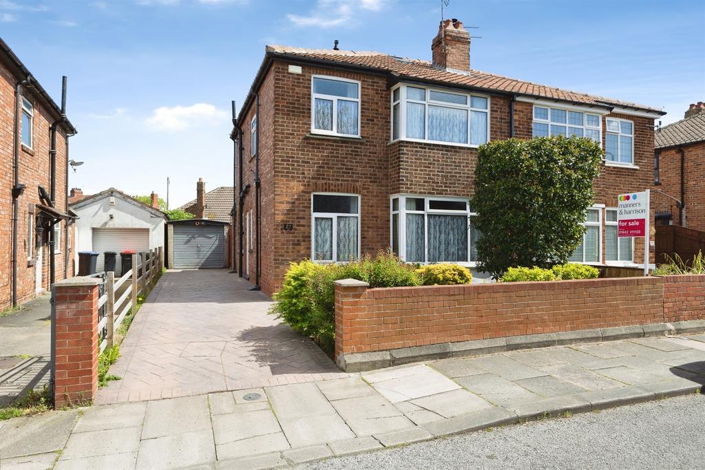 3 bedroom semi-detached house for sale