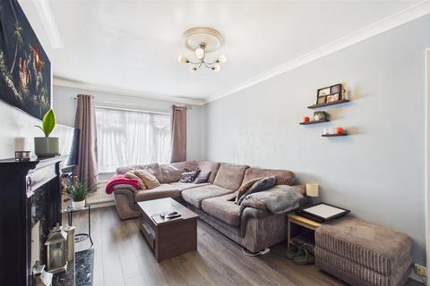 2 bedroom maisonette for sale, Lyndhurst Gardens, Enfield