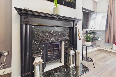 2 bedroom maisonette for sale, Lyndhurst Gardens, Enfield