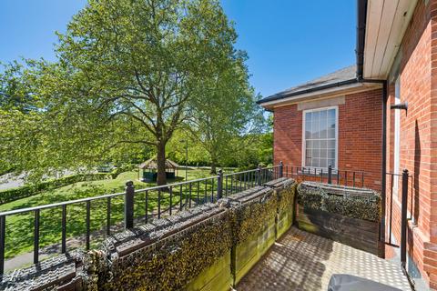 2 bedroom flat for sale, Glanville Way, Epsom, KT19