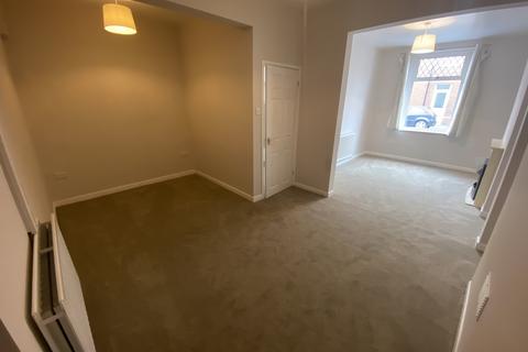 3 bedroom terraced house to rent, Bank Street, Newport,