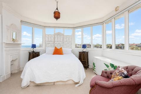 3 bedroom flat for sale, Eastern Esplanade, Cliftonville, Margate, Kent, CT9