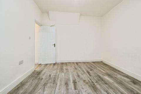 1 bedroom flat for sale, Romford Road, Manor Park, London, E12