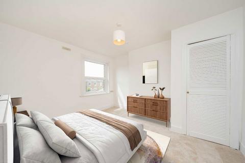 2 bedroom flat to rent, Thurlestone Road, London SE27