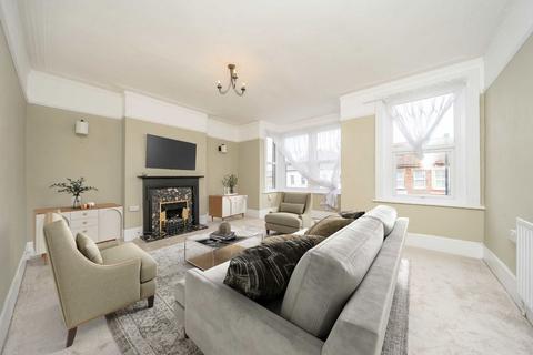 2 bedroom flat to rent, Thurlestone Road, London SE27