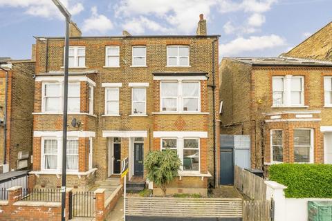 2 bedroom flat to rent, Thurlestone Road, London SE27