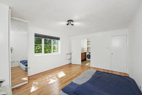 Studio for sale, Gladbeck Way, Enfield