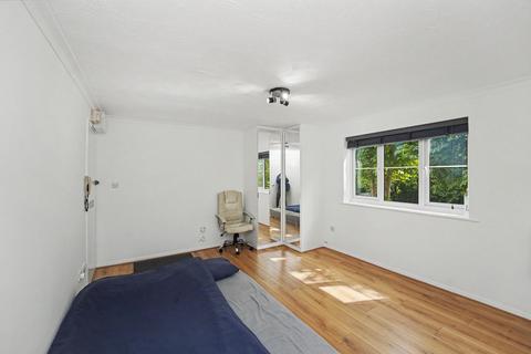 Studio for sale, Gladbeck Way, Enfield