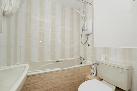 Studio for sale, Gladbeck Way, Enfield