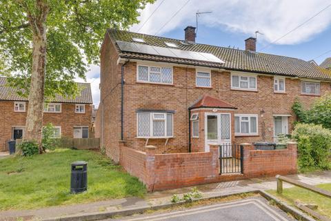 4 bedroom terraced house for sale, Sandstone Road,London,SE12 0UU