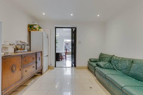 4 bedroom terraced house for sale, Sandstone Road,London,SE12 0UU