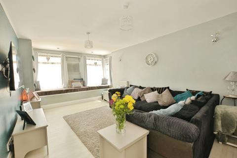 4 bedroom detached house for sale, Merritt Road, Greatstone, Kent, TN28